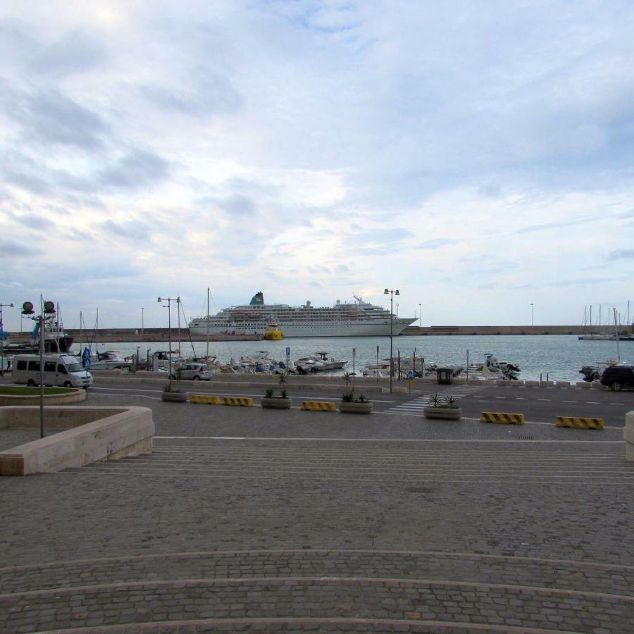Villa dorshaouse Civitavecchia Exterior foto